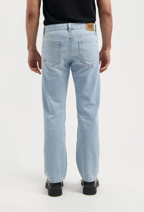 Alex Mid Loose Lightweight von MUD Jeans – Rückansicht der hellen Jeans aus leichtem Denim
