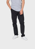 Allan Twill Pants von Klitmoller Collective – Chino aus Bio-Baumwoll-Twill mit lockerem geradem Bein
