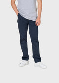 Allan Twill Pants von Klitmoller Collective – Chino aus Bio-Baumwoll-Twill mit lockerem geradem Bein
