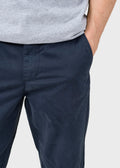 Allan Twill Pants – Detail der seitlichen Eingrifftasche und Verarbeitung
