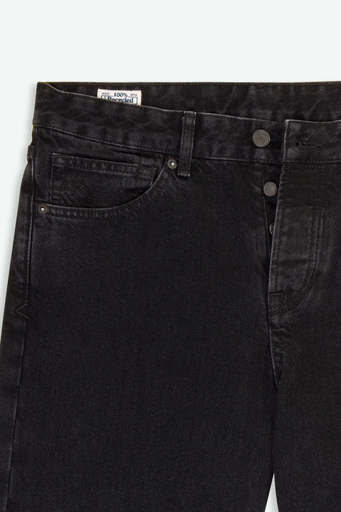 Kings of Indigo Sushan Herrenjeans in Holo Black Used, Detailaufnahme Stoff und Waschung.