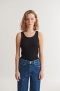 Ludmilla Tank Top von Basic Apparel in Black – geripptes Top aus Bio-Baumwolle mit schmaler Passform