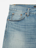 Steady Eddie II von Nudie Jeans – Detail des strukturierten Rigid Denims aus Bio-Baumwolle