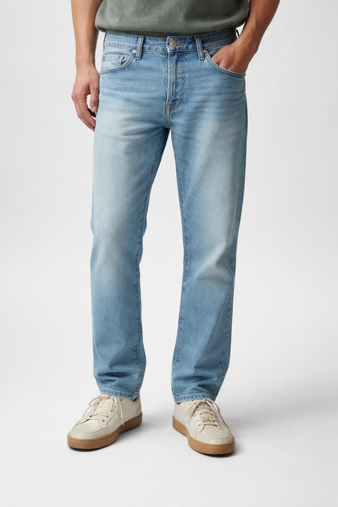 Steady Eddie II von Nudie Jeans in Washed Up – reguläre Jeans mit leicht konisch zulaufendem Bein
